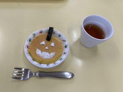 ハロウィンパンケーキ:-) | 日野保育園