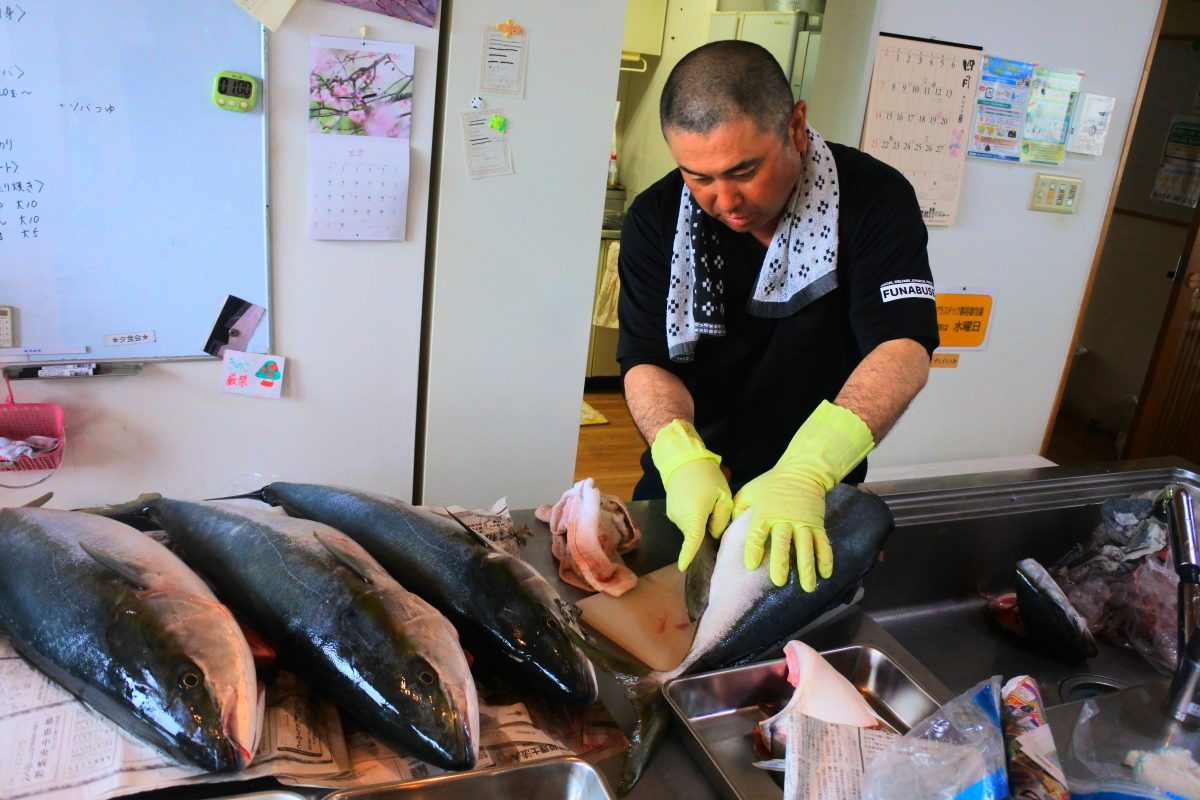 ブリの解体ショー🐟 | 生活訓練はばたき