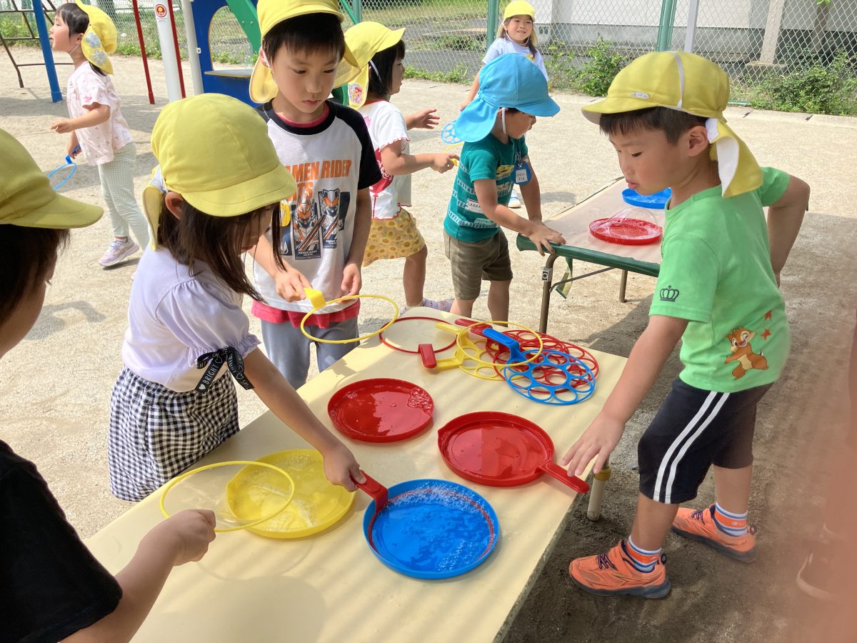 どろんこ&シャボン玉遊び始めました | 長森北保育園