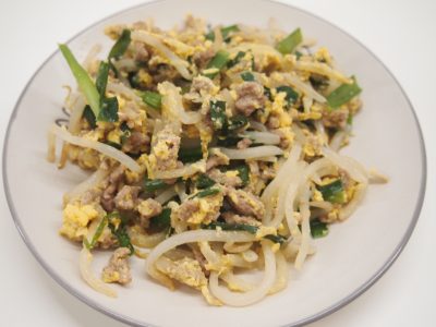 【支援センターふなぶせ南】生活楽ちんクラブで和風ニラたまもやしを作りました。 | 支援センターふなぶせ南
