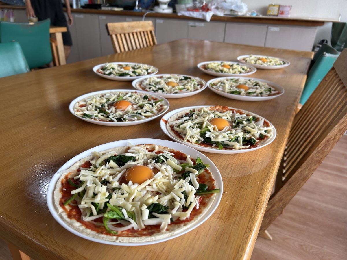 ある日の食事会(お月見ピザ) | 生活訓練はばたき