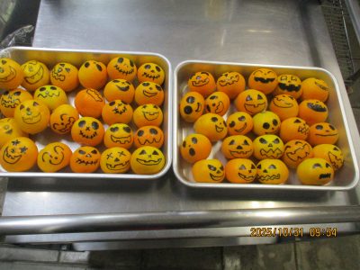 ハッピーハロウィン　保育園のジャック・オー・ランタンはかぼちゃ？　 | 長森北保育園