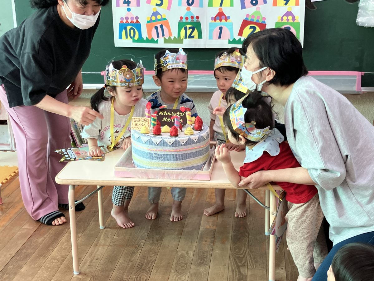 10月誕生日会、「お誕生日、おめでとう!」 | 長森北保育園