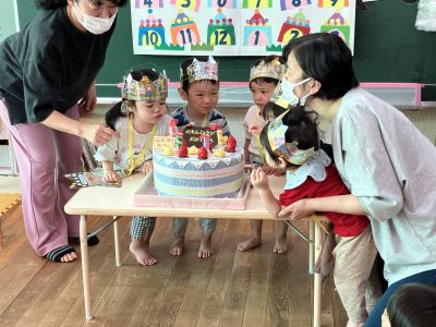 10月誕生日会、「お誕生日、おめでとう！」 | 長森北保育園
