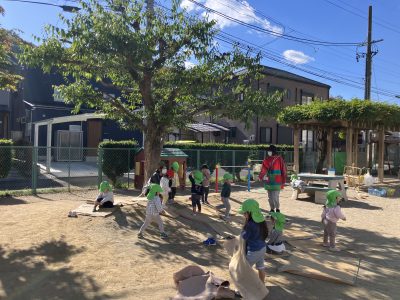 晩秋のひと時をシンボルツリーの下で | 長森北保育園