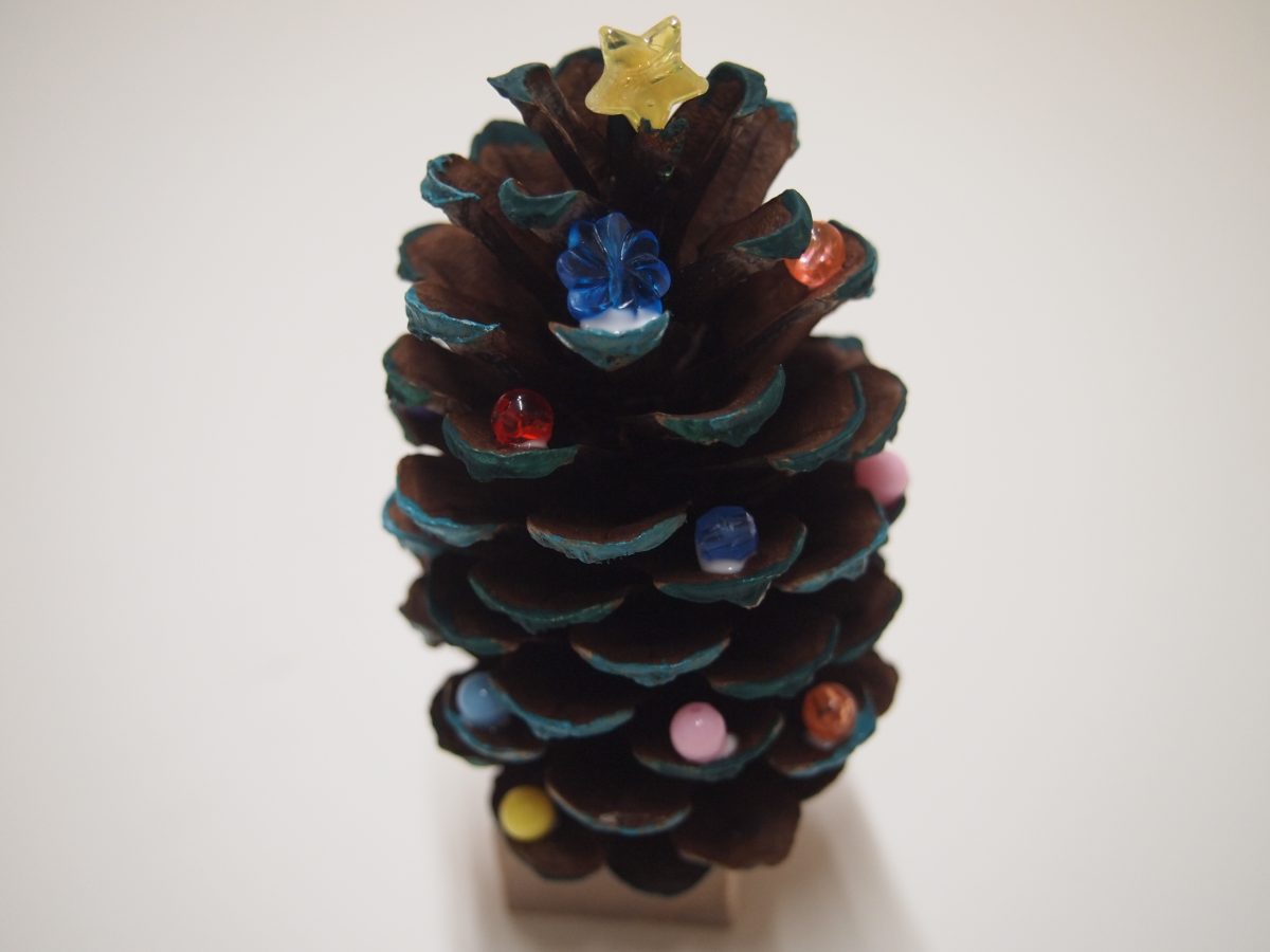 【ふなぶせ南】創作クラブで松ぼっくりツリーを作りました。 | 支援センターふなぶせ南