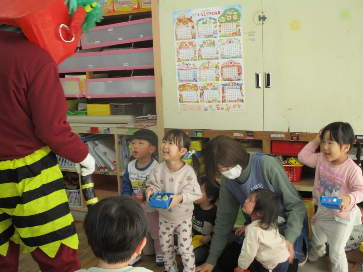 節分まめまき、今年もおにさんが遊びに来たぞ～  鬼は～そと！ | 長森北保育園