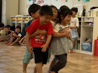 梅雨を楽しむ、この時期だからこそできる楽しいこと　室内レク | 長森北保育園