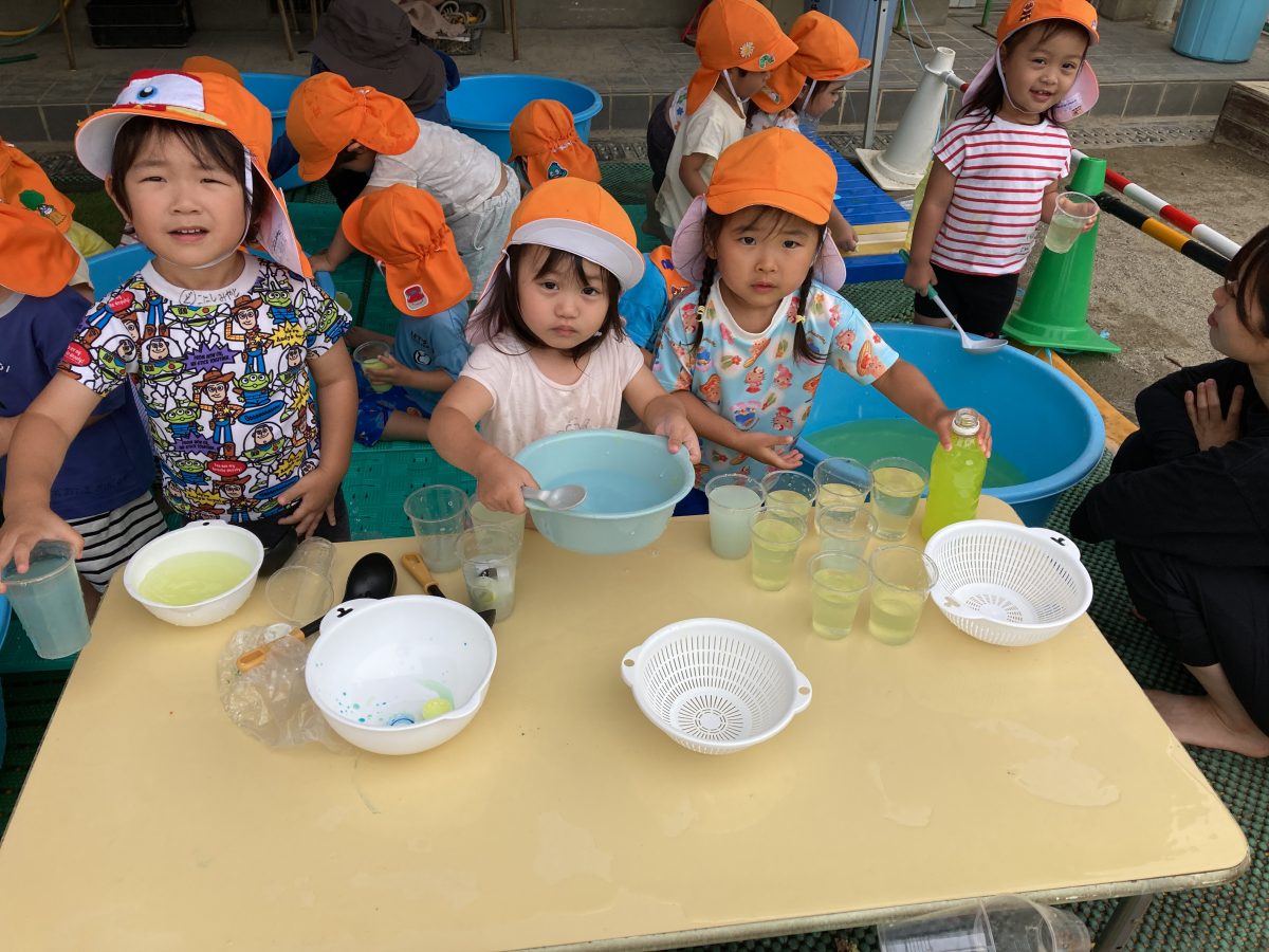りす組水遊び、冷たくて気持ちいい～！ | その他