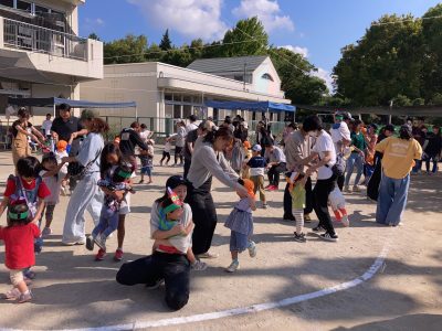 オータムフェスティバル　秋晴れのもと　ひよこ・りす組　大活躍　第一部未満児クラス編 | 長森北保育園